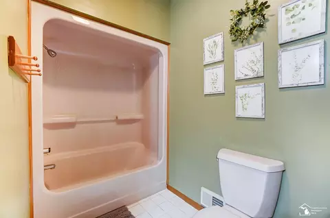 Bath - 4101 E Dunbar, Monroe, MI 48161 photo 7 of 11
