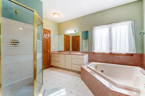 Bath - 4101 E Dunbar, Monroe, MI 48161 photo 4 of 11