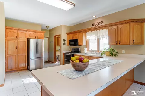 Kitchen - 4101 E Dunbar, Monroe, MI 48161 photo 2 of 8