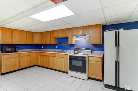 Kitchen - 4101 E Dunbar, Monroe, MI 48161 photo 8 of 8