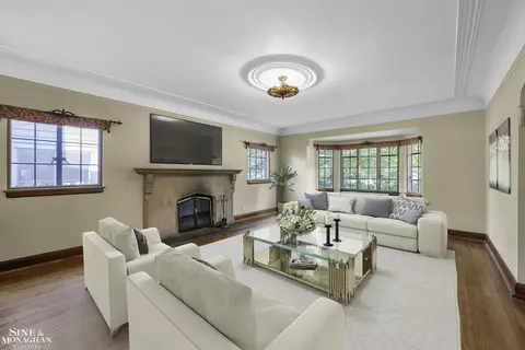Living - 1363 Yorkshire, Grosse Pointe Park, MI 48230 photo 4 of 9