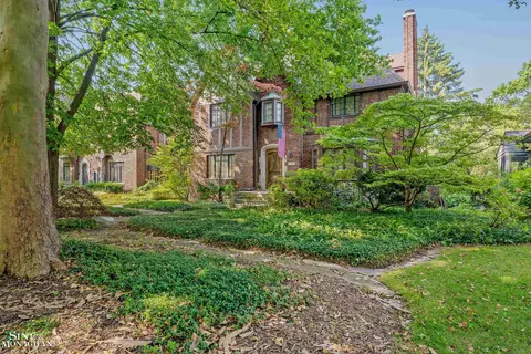 Exterior - 1363 Yorkshire, Grosse Pointe Park, MI 48230 photo 8 of 8