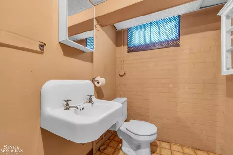 Bath - 1363 Yorkshire, Grosse Pointe Park, MI 48230 photo 6 of 6