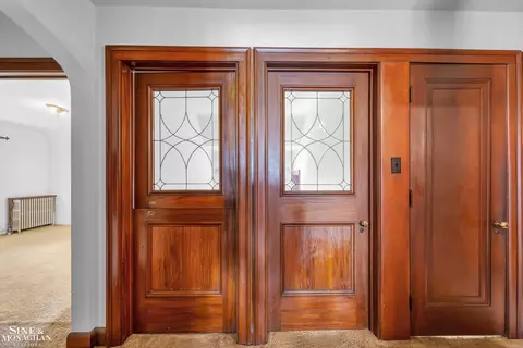Entry Way - 1363 Yorkshire, Grosse Pointe Park, MI 48230 photo 7 of 11