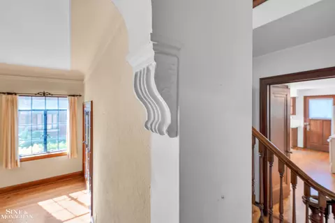 Entry Way - 1363 Yorkshire, Grosse Pointe Park, MI 48230 photo 3 of 11