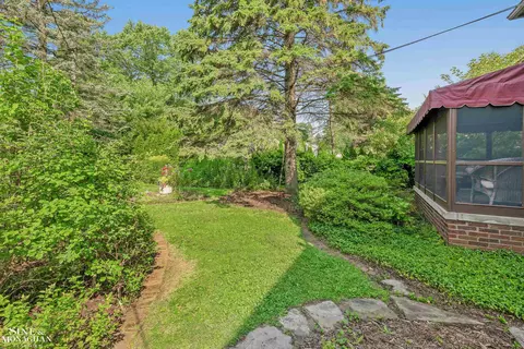 Exterior - 1363 Yorkshire, Grosse Pointe Park, MI 48230 photo 5 of 8
