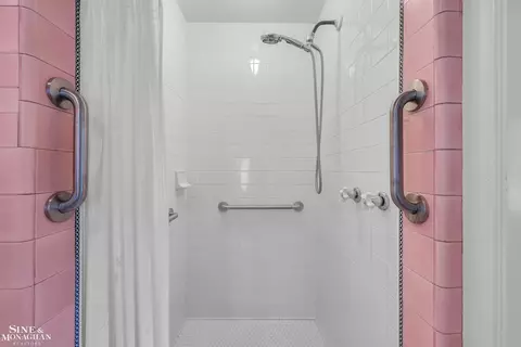 Bath - 1363 Yorkshire, Grosse Pointe Park, MI 48230 photo 3 of 6