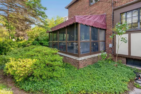 Exterior - 1363 Yorkshire, Grosse Pointe Park, MI 48230 photo 6 of 8