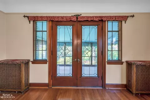 Entry Way - 1363 Yorkshire, Grosse Pointe Park, MI 48230 photo 4 of 11