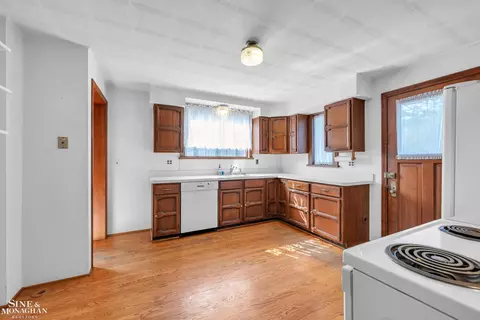 Kitchen - 1363 Yorkshire, Grosse Pointe Park, MI 48230 photo 2 of 2