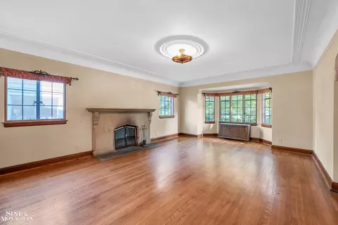 Living - 1363 Yorkshire, Grosse Pointe Park, MI 48230 photo 3 of 9