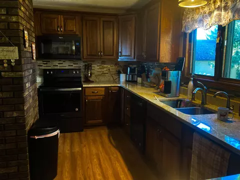 Kitchen - 3811 Buzzell, Gladwin, MI 48624 photo 1 of 12