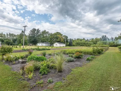 Exterior - 4060 Bluebush Rd, Monroe, MI 48162 photo 11 of 13
