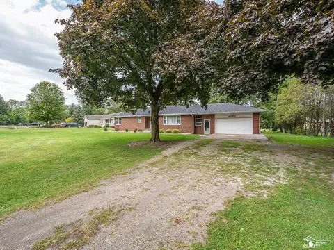 Exterior - 4060 Bluebush Rd, Monroe, MI 48162 photo 7 of 13
