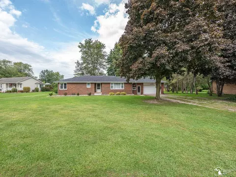 4060 Bluebush Rd, Monroe, MI 48162