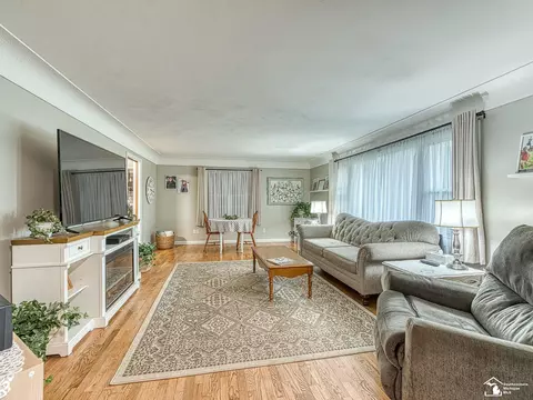 Living - 4060 Bluebush Rd, Monroe, MI 48162 photo 1 of 3