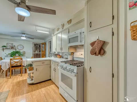 Kitchen - 4060 Bluebush Rd, Monroe, MI 48162 photo 4 of 4
