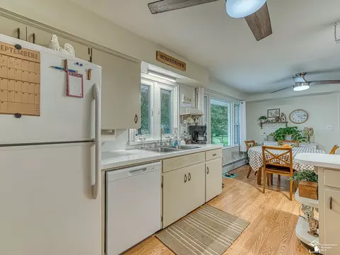 Kitchen - 4060 Bluebush Rd, Monroe, MI 48162 photo 3 of 4