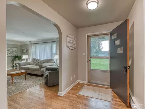 Entry Way - 4060 Bluebush Rd, Monroe, MI 48162 photo 1 of 2