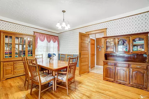 Dining - 534 Monroe, Carleton, MI 48117 photo 2 of 4