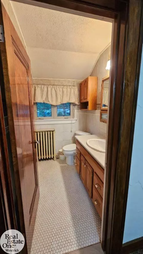 Bath - 307 Colonial, Algonac, MI 48001 photo 8 of 10