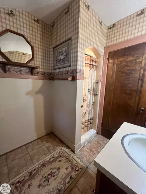 Bath - 307 Colonial, Algonac, MI 48001 photo 5 of 10