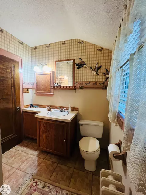 Bath - 307 Colonial, Algonac, MI 48001 photo 4 of 10