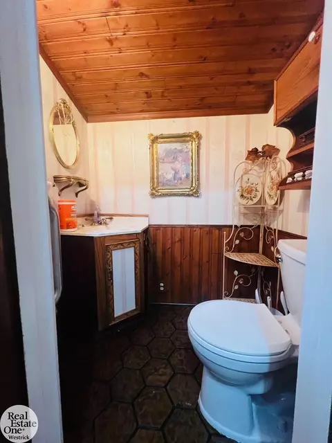 Bath - 307 Colonial, Algonac, MI 48001 photo 1 of 10