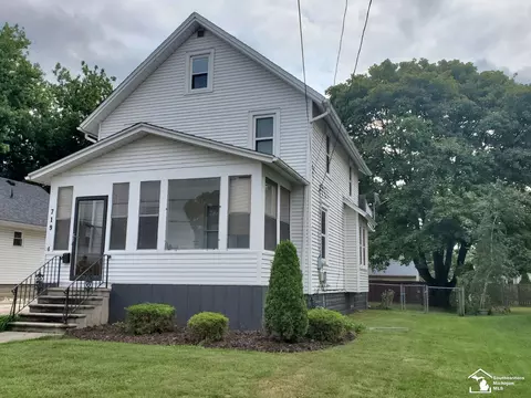 719 Custer, Monroe, MI 48161 photo 2