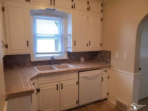 719 Custer, Monroe, MI 48161 photo 12