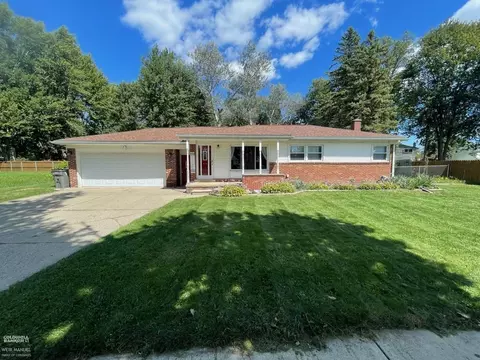 23221 Dale Allen, Clinton Township, MI 48035