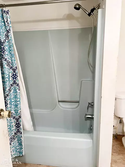 Bath - 1533 Pug, Saint Clair, MI 48079 photo 2 of 3