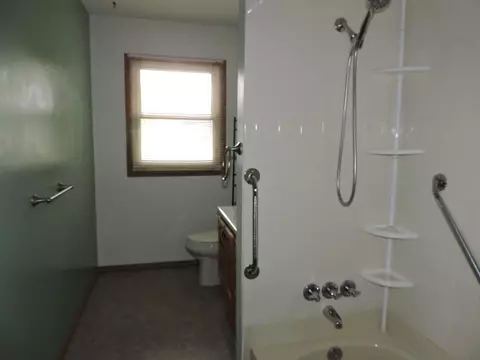 Bath - 1504 E Newberg, Pinconning, MI 48650 photo 4 of 5