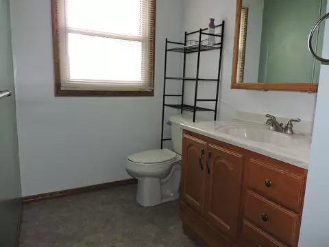 Bath - 1504 E Newberg, Pinconning, MI 48650 photo 3 of 5