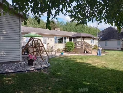 Exterior - 2015 S S Hvn, Gladwin, MI 48624 photo 20 of 27