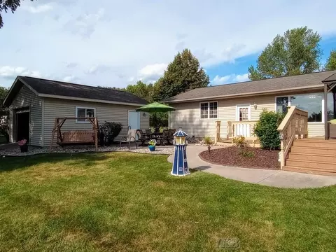 Exterior - 2015 S S Hvn, Gladwin, MI 48624 photo 11 of 27