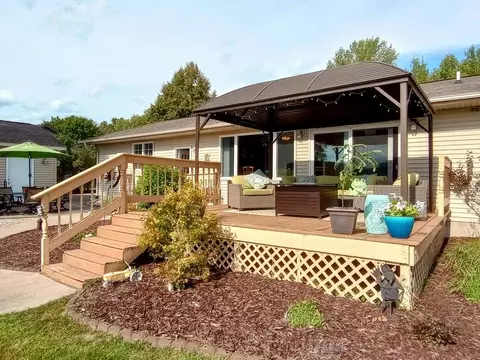 Exterior - 2015 S S Hvn, Gladwin, MI 48624 photo 5 of 27