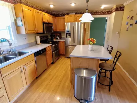 Kitchen - 2015 S S Hvn, Gladwin, MI 48624 photo 3 of 3