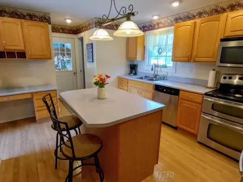 Kitchen - 2015 S S Hvn, Gladwin, MI 48624 photo 2 of 3