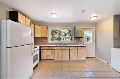 Kitchen - 9216 Potter, Flushing, MI 48433 photo 1 of 2