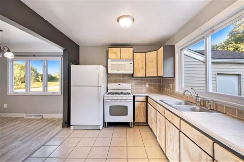 Kitchen - 9216 Potter, Flushing, MI 48433 photo 2 of 2