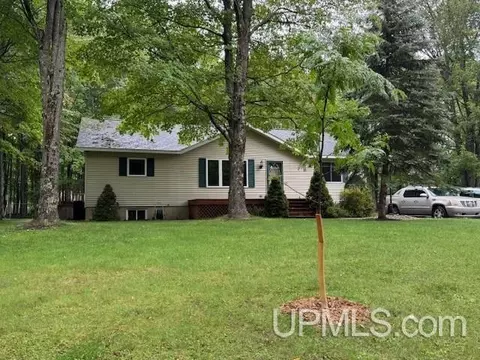 4795 17th, Escanaba, MI 49829