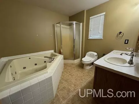 Bath - 4795 17th, Escanaba, MI 49829 photo 1 of 1