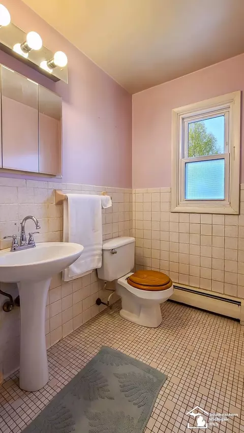 Bath - 23451 Gibraltar, Flat Rock, MI 48134 photo 1 of 2