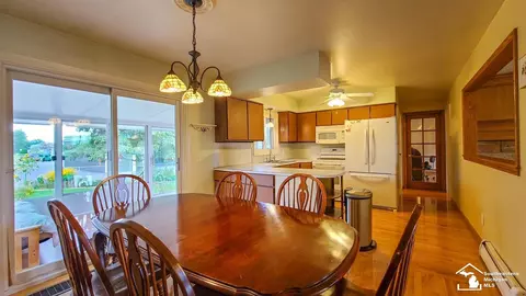 Dining - 23451 Gibraltar, Flat Rock, MI 48134 photo 2 of 3