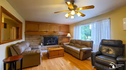 Living - 23451 Gibraltar, Flat Rock, MI 48134 photo 3 of 3