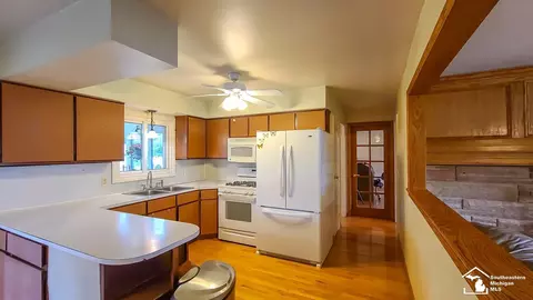 Kitchen - 23451 Gibraltar, Flat Rock, MI 48134 photo 2 of 2