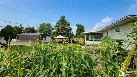 Exterior - 23451 Gibraltar, Flat Rock, MI 48134 photo 12 of 18