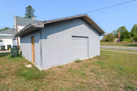 331 N 12 Th, Escanaba, MI 49829 photo 5