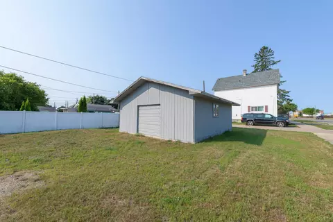 331 N 12 Th, Escanaba, MI 49829 photo 4